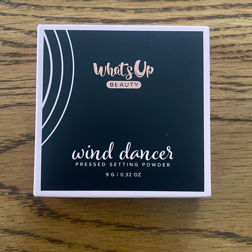 Wind Dancer Compact Powder - Medium - Picture 3 of 5